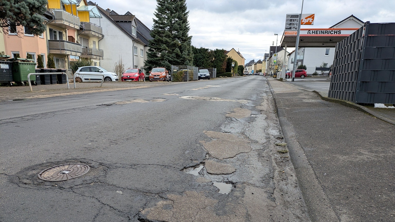 Ein klarer Sanierungsfall ist die Alfterer Straße (L113).