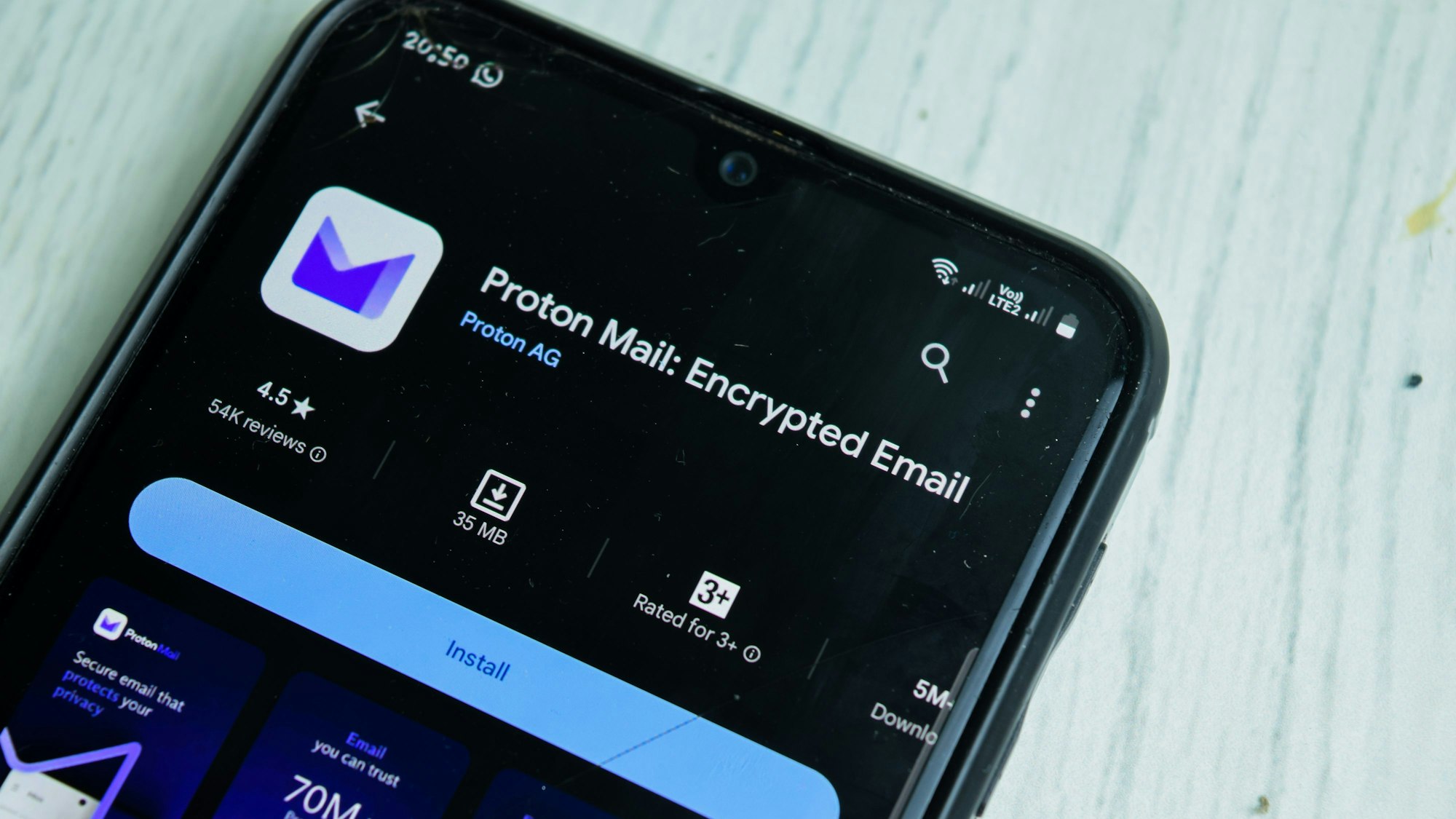 Die Mail-App von Proton ist auf einem Smartphone zu sehen.