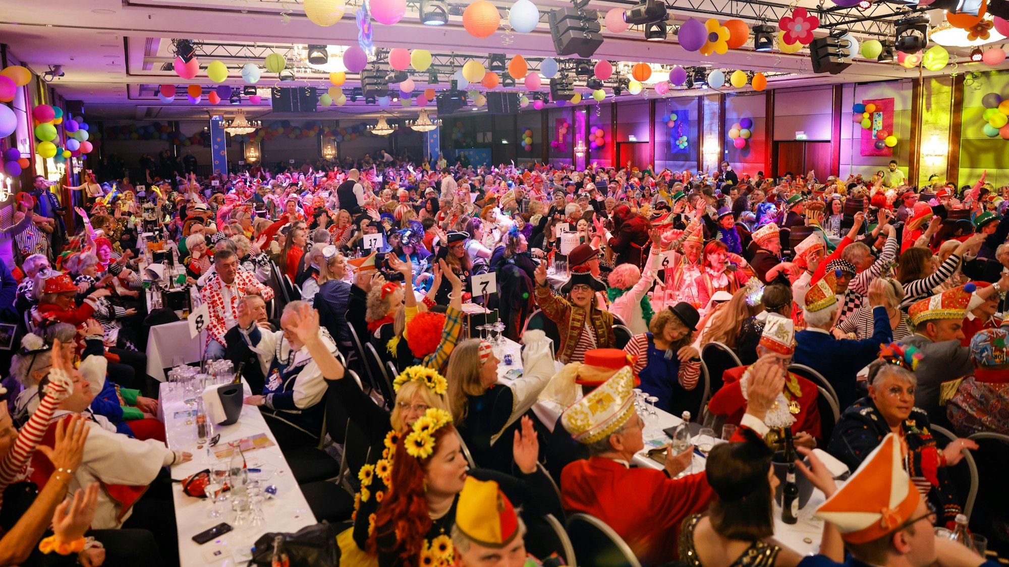 Ein voller Erfolg war auch die erste Benefiz-Sitzung für die Rundschau-Altenhilfe.