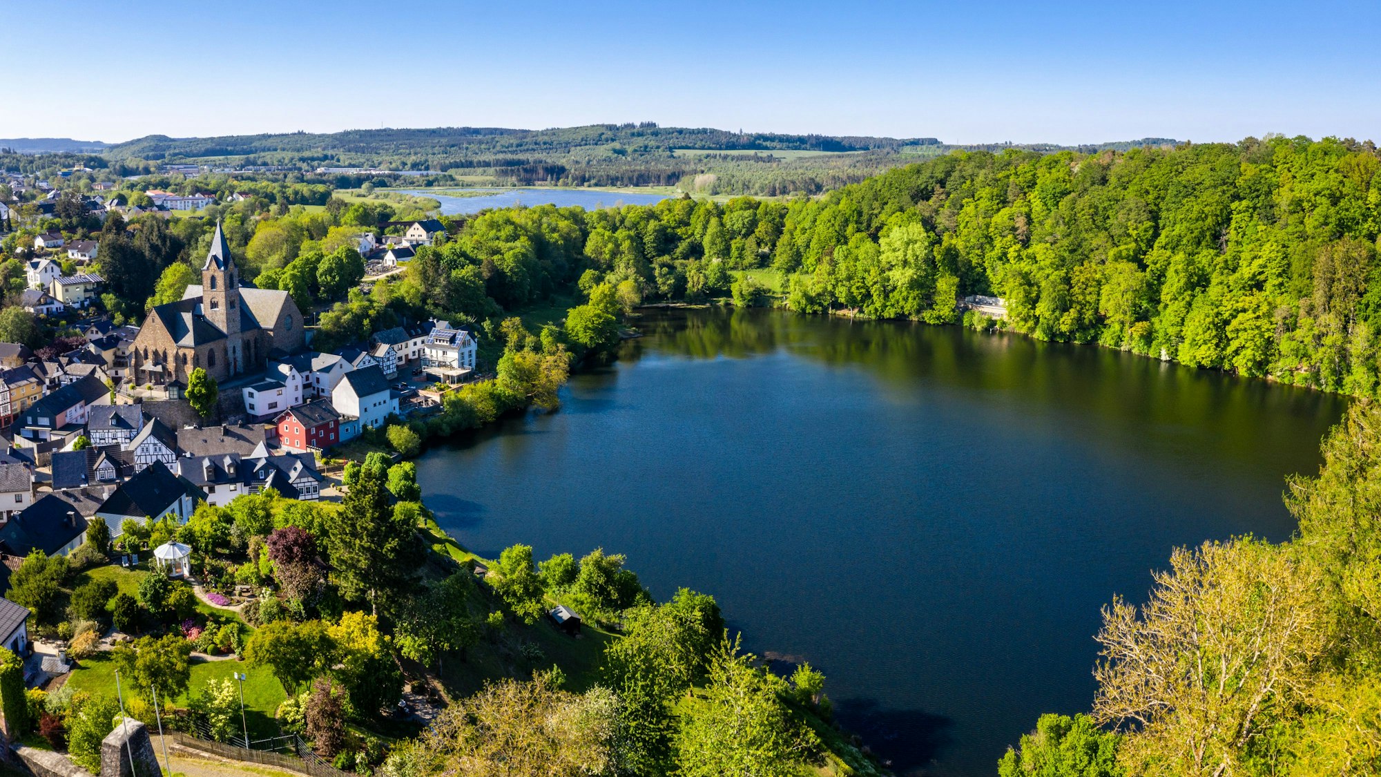 39 Meter tief ist das Ulmener Maar an der tiefsten Stelle.