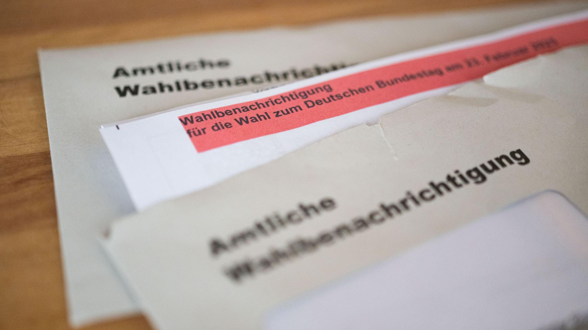 Amtliche Wahlbenachrichtigungen für die Wahl zum Deutschen Bundestag am 23. Februar 2025