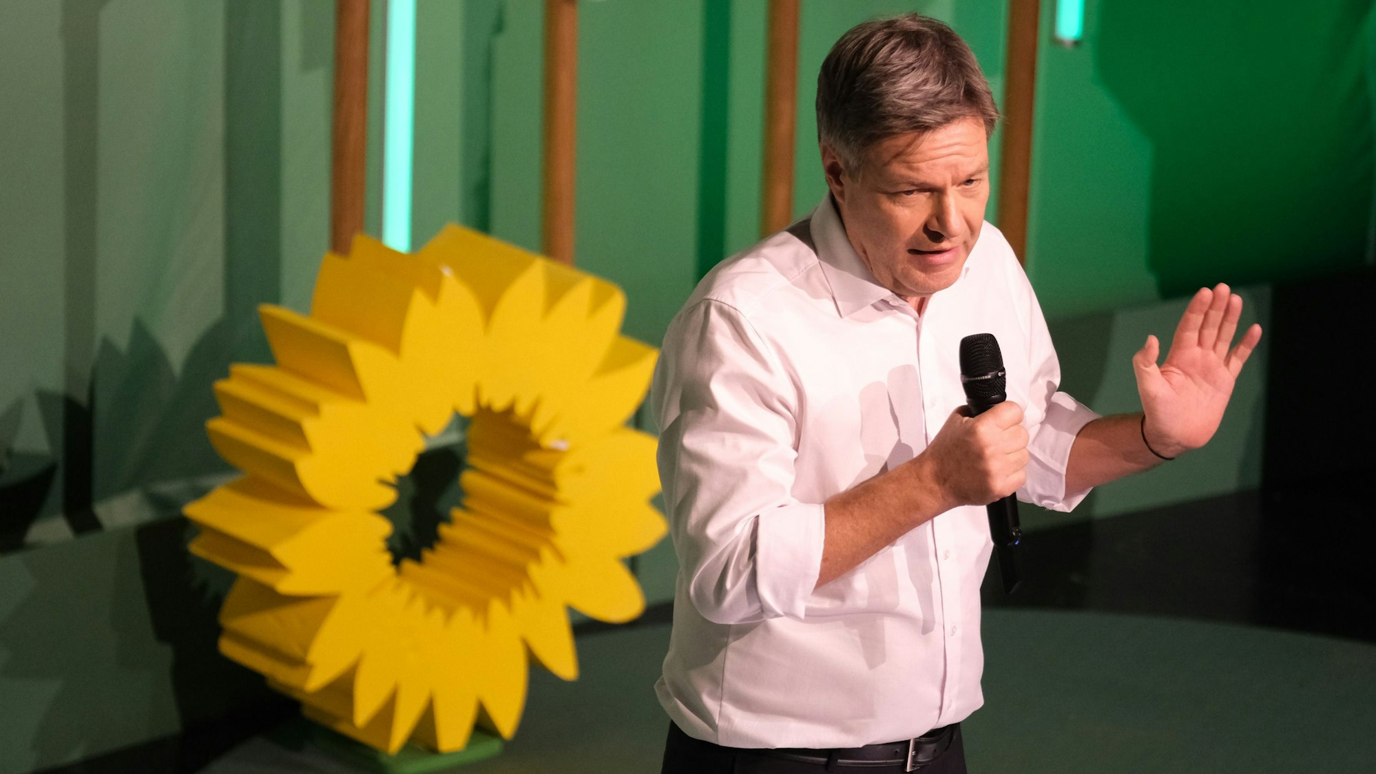 Robert Habeck, Kanzlerkandidat von Bündnis 90/ Die Grünen, spricht bei einer Wahlkampfveranstaltung