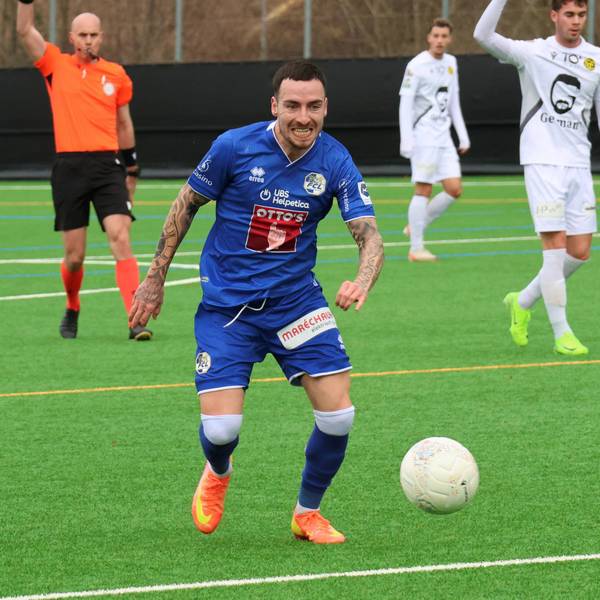 Sinan Karweina hat sich den Ball vorgelegt.