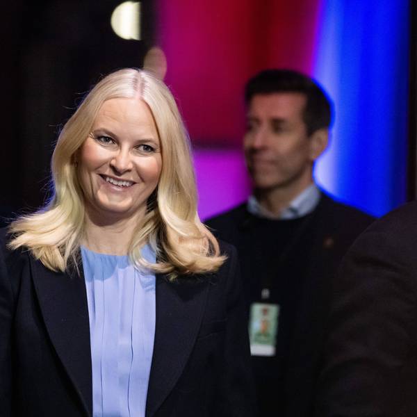 Kronprinzessin Mette-Marit lächelt.
