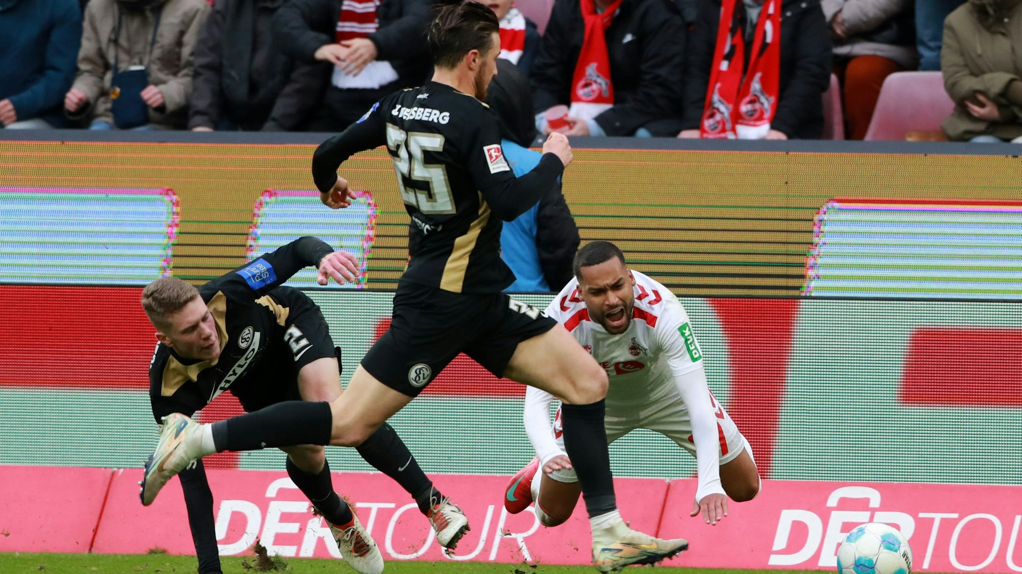 1. FC Köln vs. SV Elversberg, 19. Spieltag, 25.01.2025, 13.00 Uhr, Foul an Linton Maina (1. FC Köln), Bild: Herbert Bucco