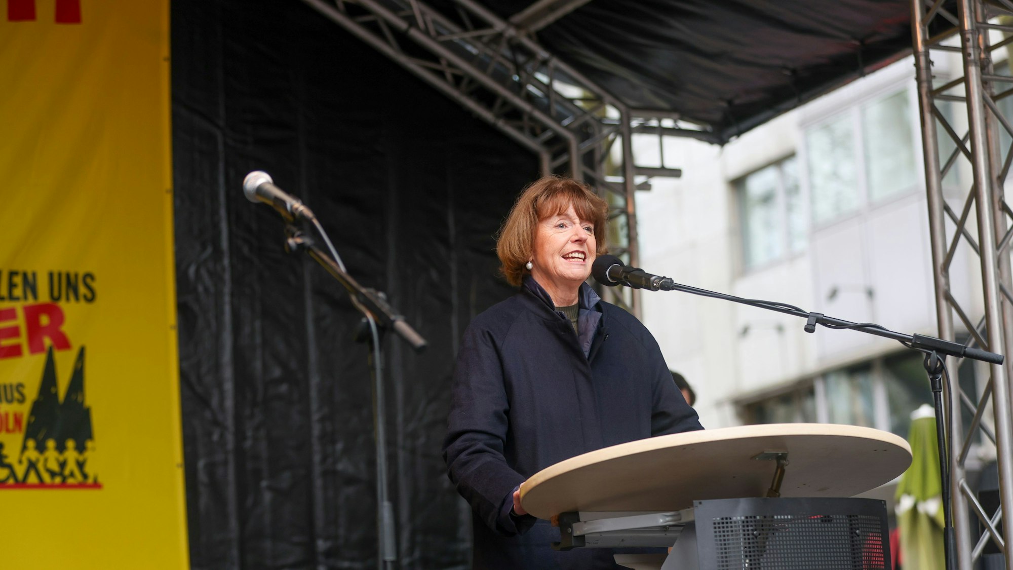 Zu den Rednerinnen bei der Abschlusskundgebung gehörte auch Oberbürgermeisterin Henriette Reker.