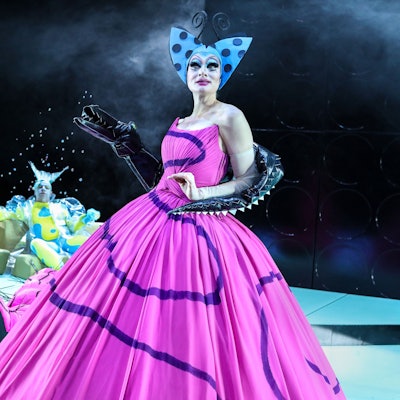 Was ihr wollt
von William Shakespeare
Regie: Charlotte Sprenger
Inszenierung: Charlotte Sprenger
Bühne: Max Schwidlinski
Kostüm: Josa Marx
Musik: Philipp Pleßmann
Kamera: Max Schlehuber
Licht: Michael Frank
Dramaturgie: Julia Fischer
Foto: Birgit Hupfeld