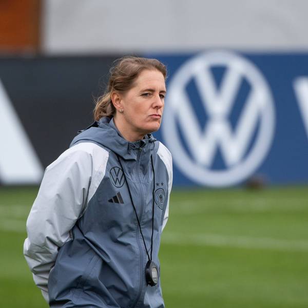 Britta Carlson Deutschland, Co-Trainerin, dahinter Adidas und VW Volkswagen Branding, AUT, Training DFB Frauen Nationalmannschaft Deutschland, UEFA Womens Euro 2025 Qualifikation, Lehrgang in Hagenberg Oesterreich, 02.04.2024 AUT, Training DFB Frauen Nationalmannschaft Deutschland, UEFA Womens Euro 2025 Qualifikation, Lehrgang in Hagenberg Oesterreich, 02.04.2024 Hagenberg *** Britta Carlson Germany, co-trainer , behind Adidas and VW Volkswagen branding, AUT, training DFB womens national team Germany, UEFA Womens Euro 2025 qualification, training course in Hagenberg Austria , 02 04 2024 AUT, training DFB womens national team Germany, UEFA Womens Euro 2025 qualification, training course in Hagenberg Austria , 02 04 2024 Hagenberg Copyright: xEibner-Pressefoto/Memmlerx EP_MMR