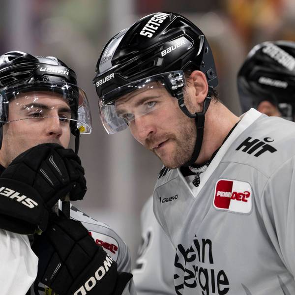 Topscorer der Haie: Maximilian Kammerer und Alexandre Grenier (r.).