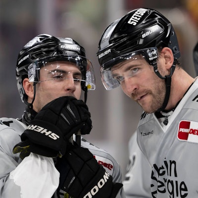 Topscorer der Haie: Maximilian Kammerer und Alexandre Grenier (r.).
