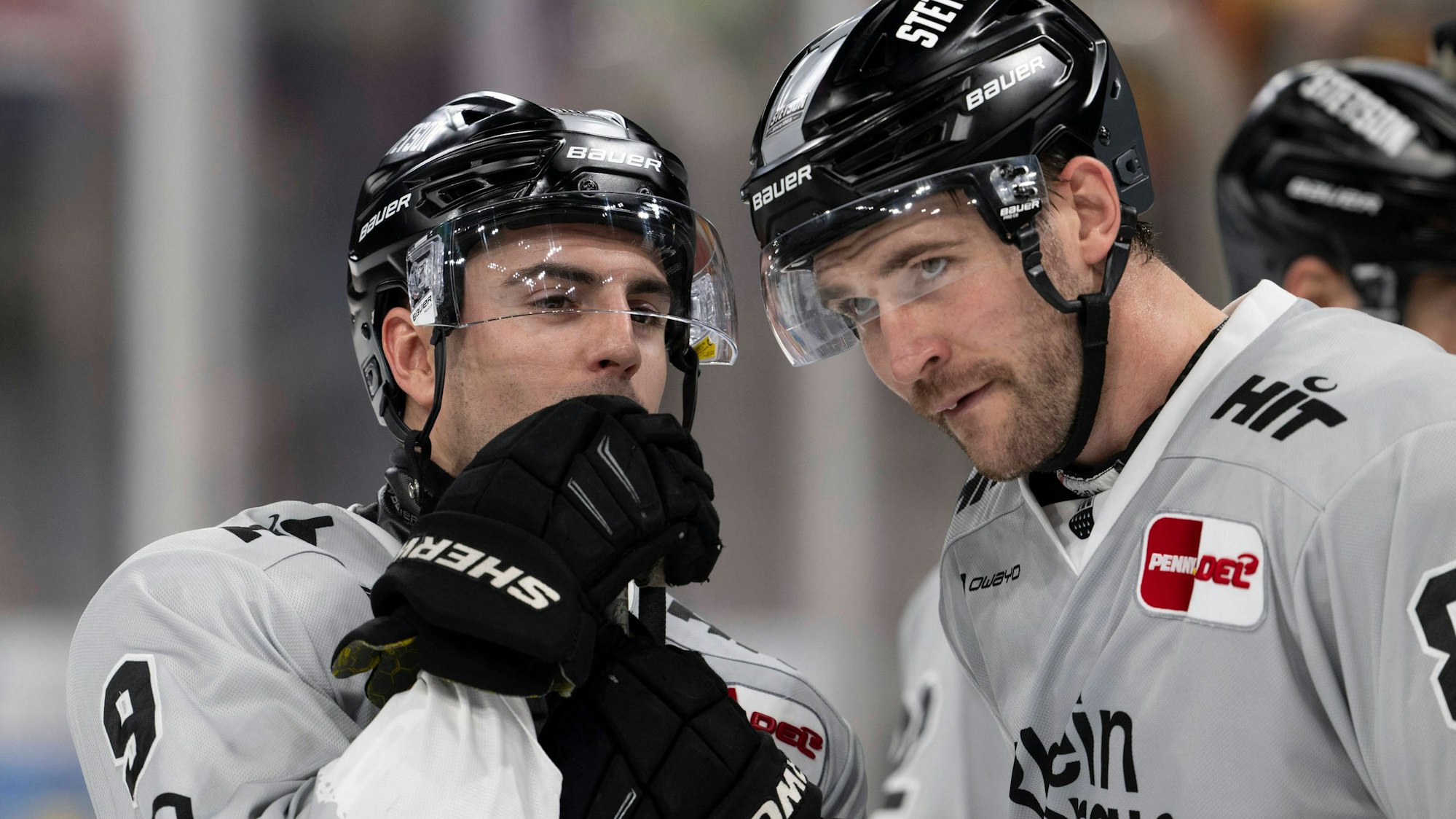 Topscorer der Haie: Maximilian Kammerer und Alexandre Grenier (r.).