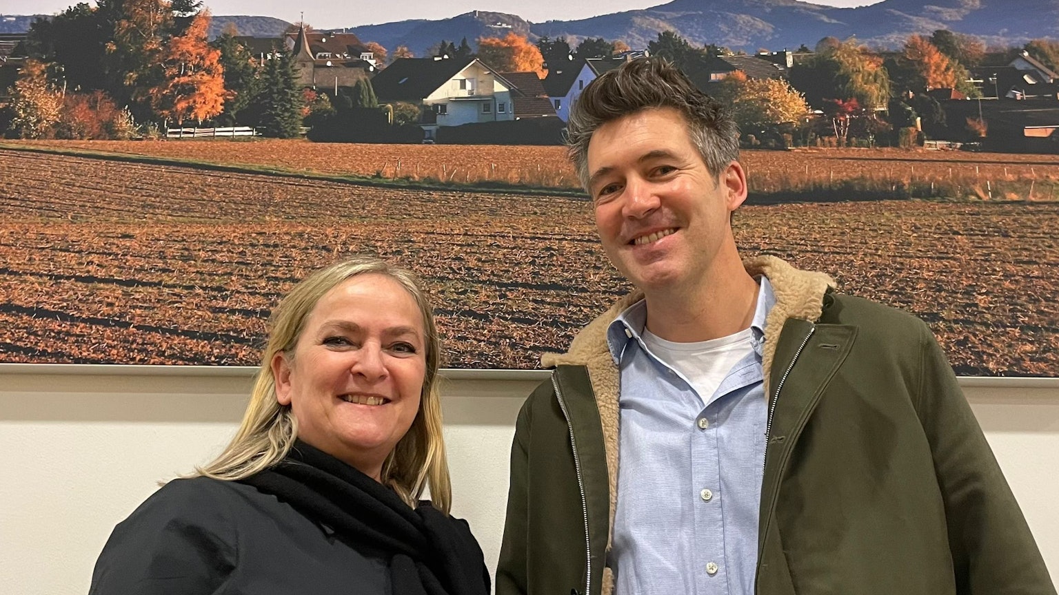 Sabine Groth mit Benjamin Menke von Unser Wachtberg