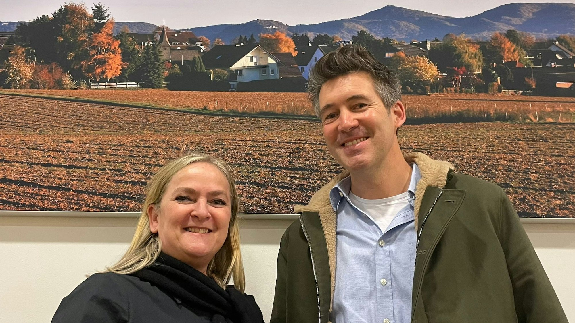 Sabine Groth mit Benjamin Menke von Unser Wachtberg