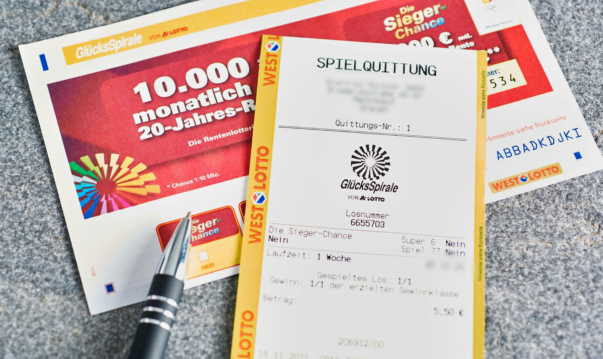 Ein Gewinn für alle: Aus den Erträgen der GlücksSpirale werden gemeinnützige Organisationen des Sports, der Wohlfahrtsverbände und des Denkmalschutzes unterstützt. Und Gewinne bis zu 10.000 Euro monatlich für 20 Jahre sind auch drin.