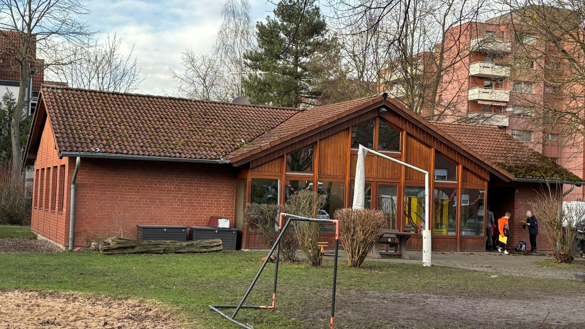 Auf dem Bild ist das Gebäude des Horts zu sehen.