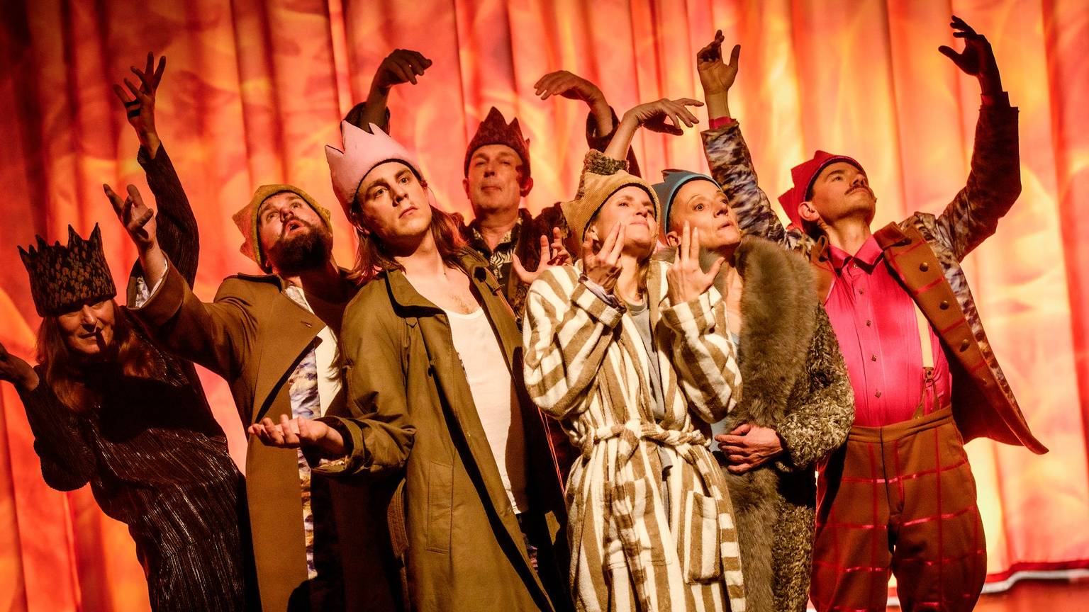 Theater Bonn - Schauspiel
AM KÖNIGSWEG / ENDSIEG
von Elfriede Jelinek
Regie: Katrin Plötner
Premiere am 24.01.2025
Schauspielhaus Bonn/Bad Godesberg