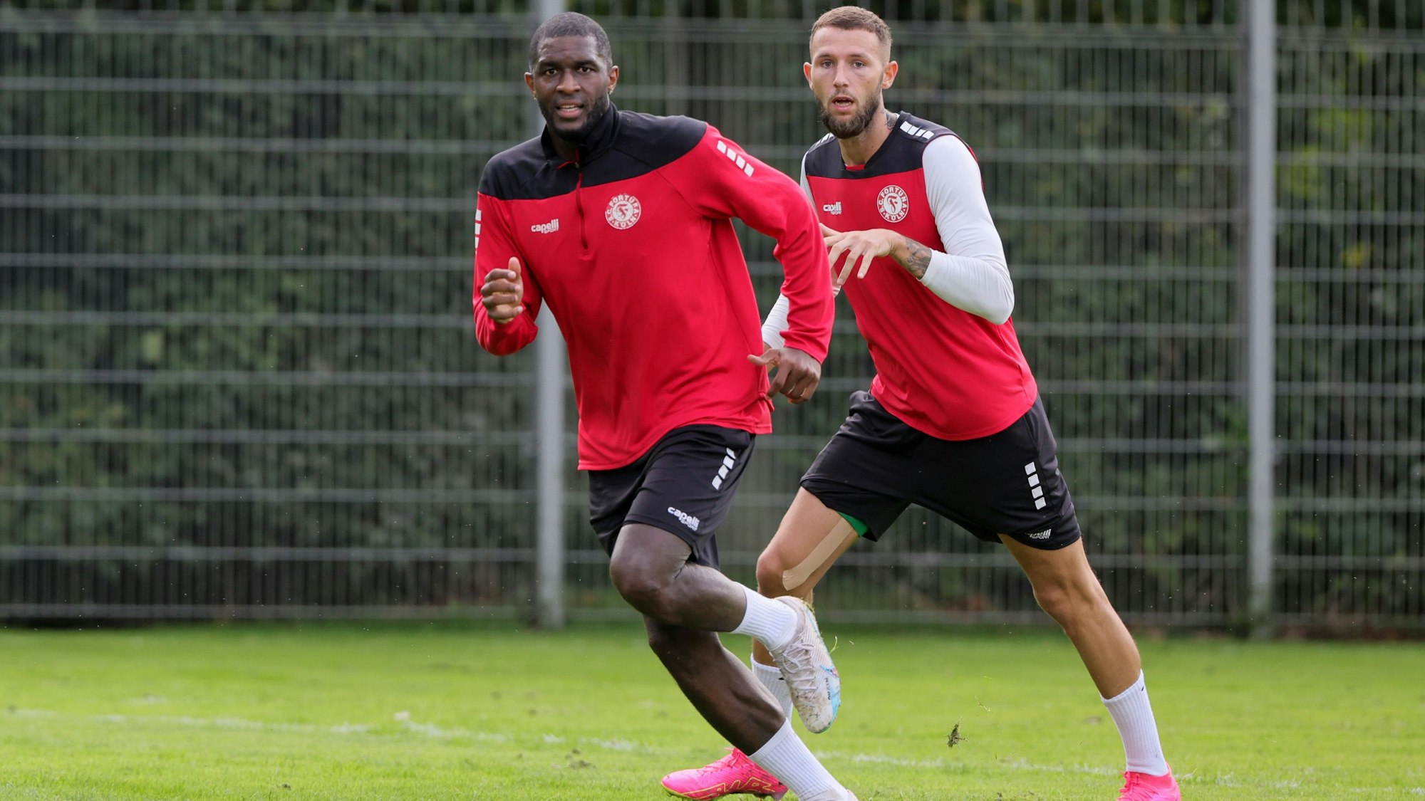 SC Fortuna Köln , 4.Liga, Training, von links: Trainingsgast Anthony Modeste, Dominik Lanius (Fortuna)