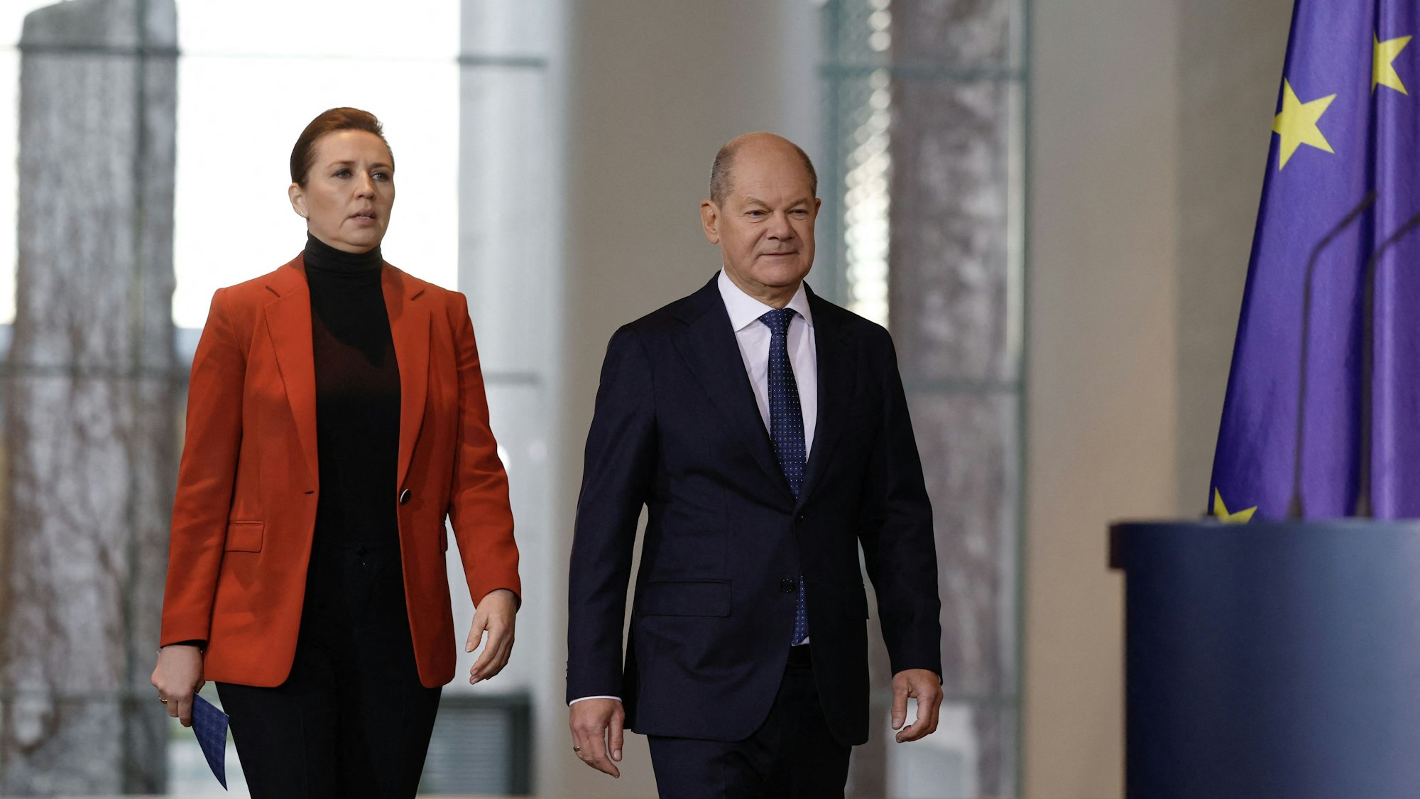 Mette Frederiksen und Olaf Scholz bei ihrer Ankunft im Kanzleramt.
