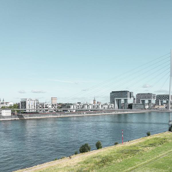Die südliche Rheinbrücke würde von der Südstadt über die Poller Wiesen hinweg zur Alfred-Schütte-Allee führen.