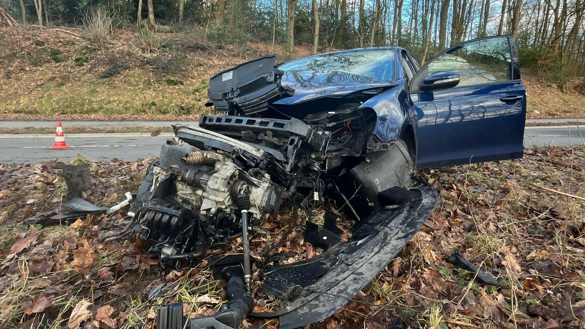 Der zerstörte Wagen.