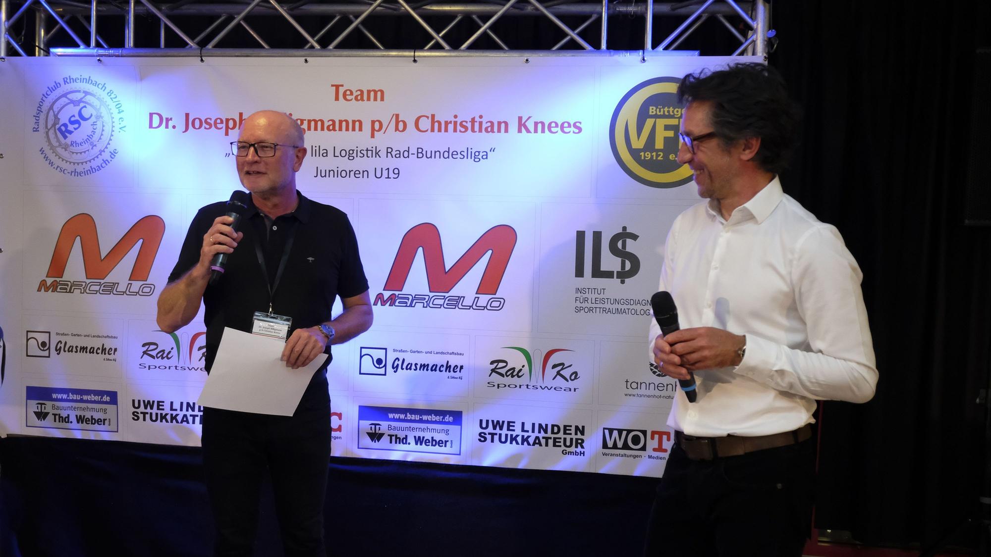 Josef Göttlicher als Co-Moderator von Karsten Migels bei der Präsentation des Bundesligateams 2019.