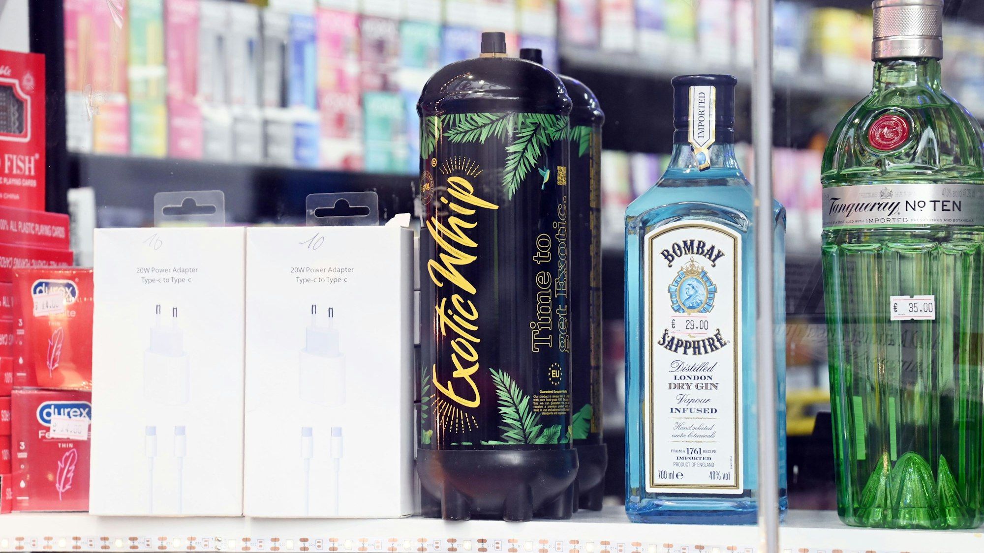 In vielen Kölner Kiosken gehört Lachgas nach wie vor zur Gurundausstattung.