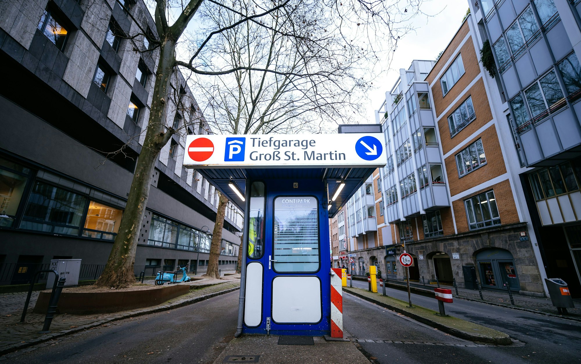 Die Einfahrt zur Tiefgarage neben dem Hotel Mondial.