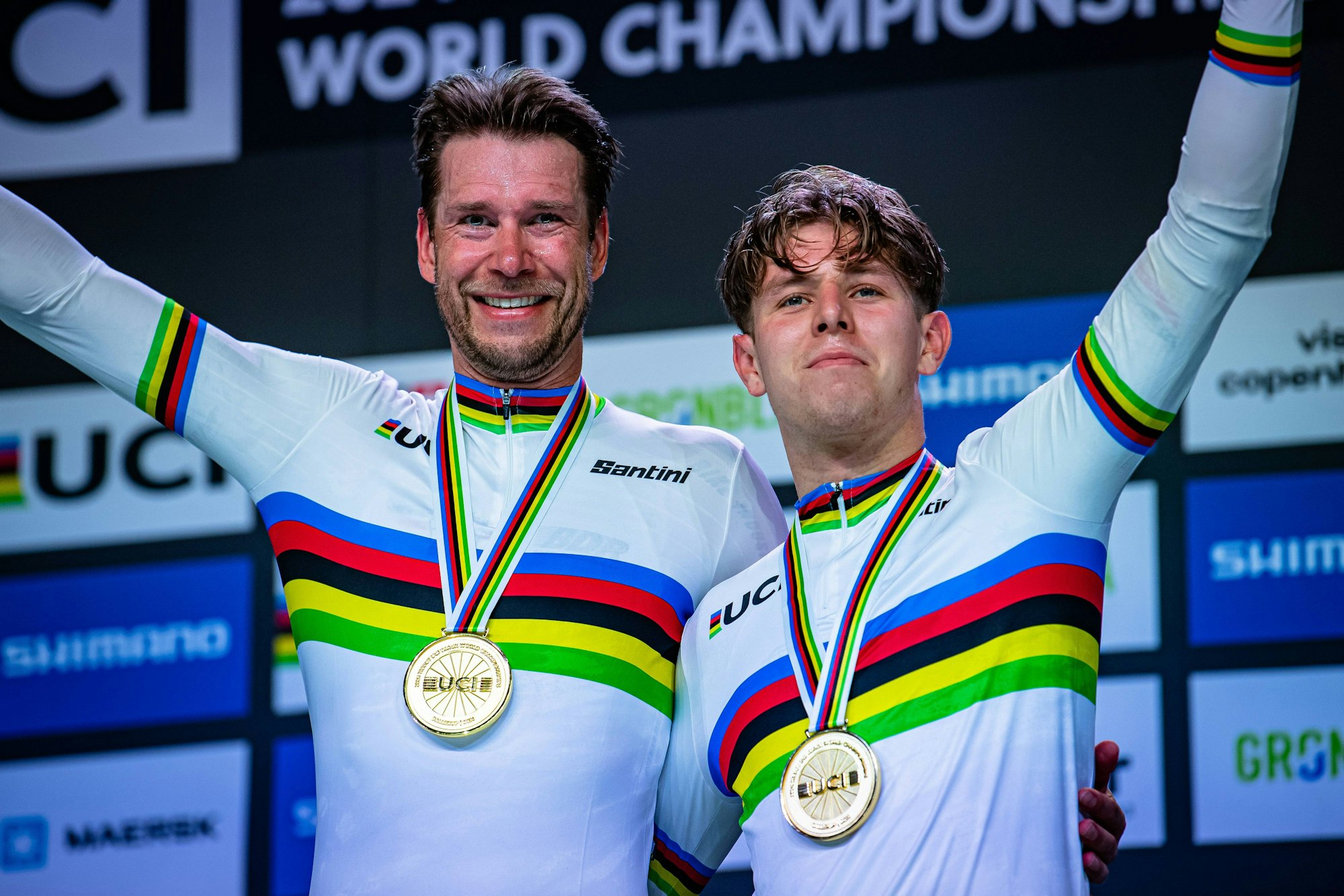 Strahlende Weltmeister auf der Bahn: Tim Torn Teutenberg (r.) mit Routinier Roger Kluge