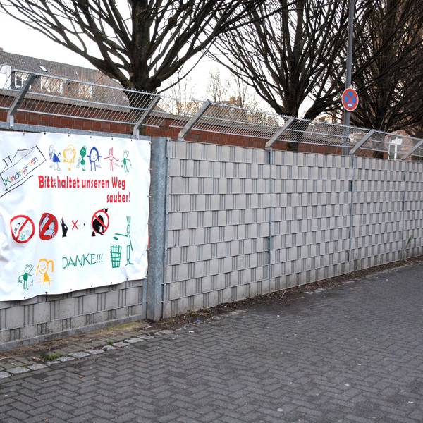 Hermetisch abgeschirmt ist mittlerweile das Außengelände der Kita Vietorstraße.