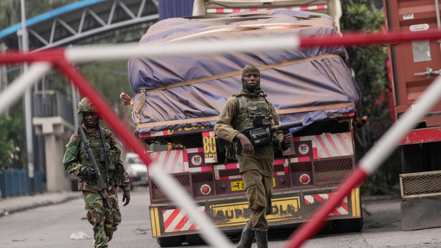 Gisenyi: M23-Rebellen patrouillieren am Mittwoch, 29. Januar 2025, am Grenzübergang Gisenyi in der Demokratischen Republik Kongo, nachdem sie in die ostkongolesische Hauptstadt Goma vorgedrungen sind.
