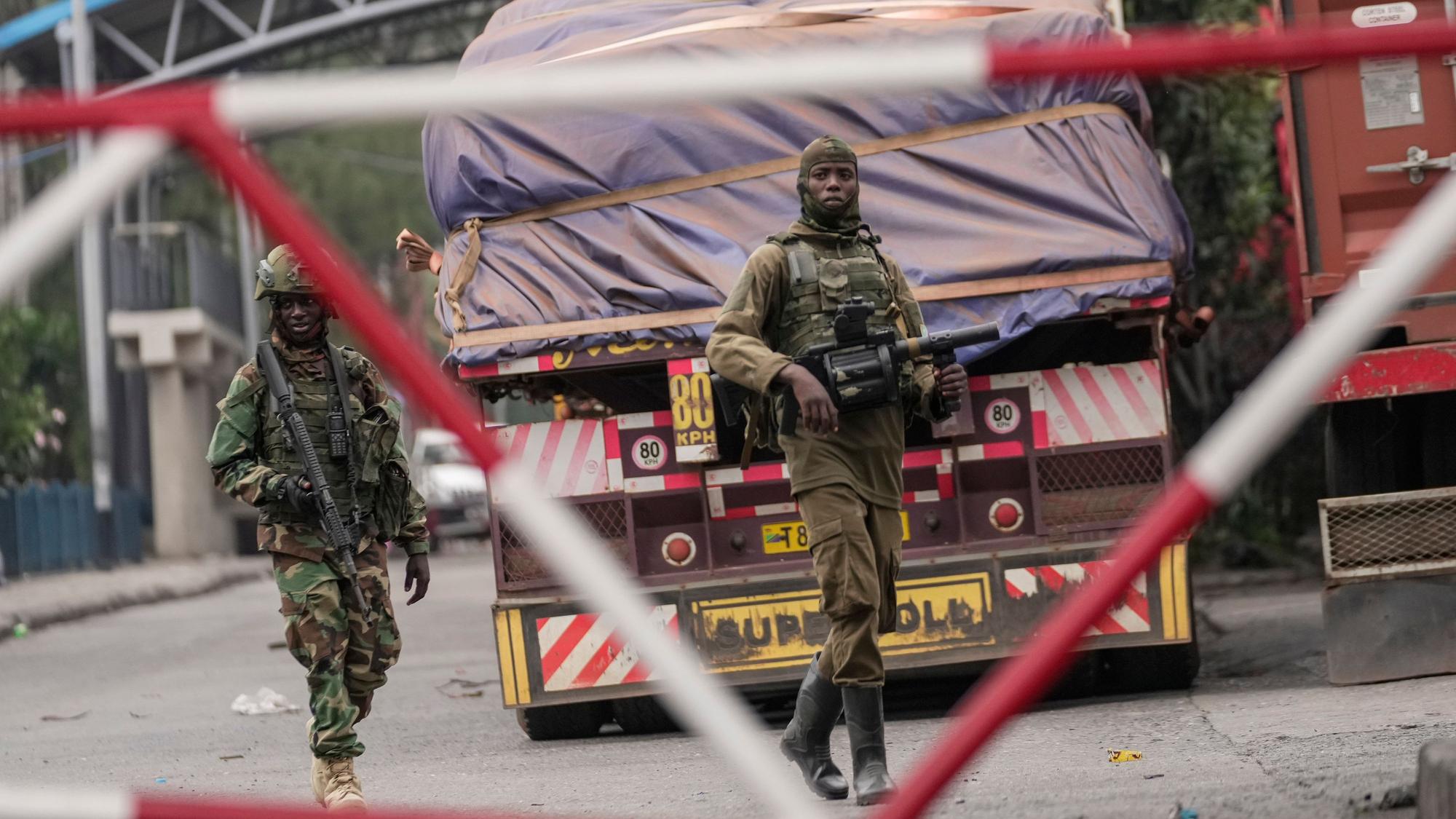 Gisenyi: M23-Rebellen patrouillieren am Mittwoch, 29. Januar 2025, am Grenzübergang Gisenyi in der Demokratischen Republik Kongo, nachdem sie in die ostkongolesische Hauptstadt Goma vorgedrungen sind.