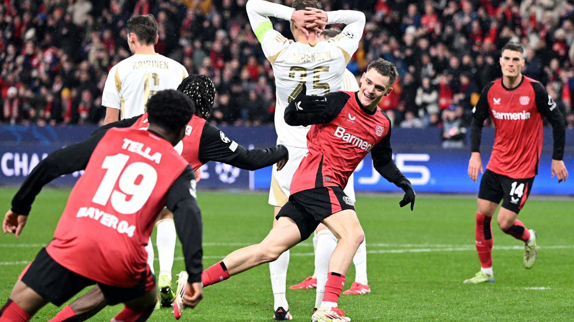 Florian Wirtz bejubelt sein Tor zum 1:0.