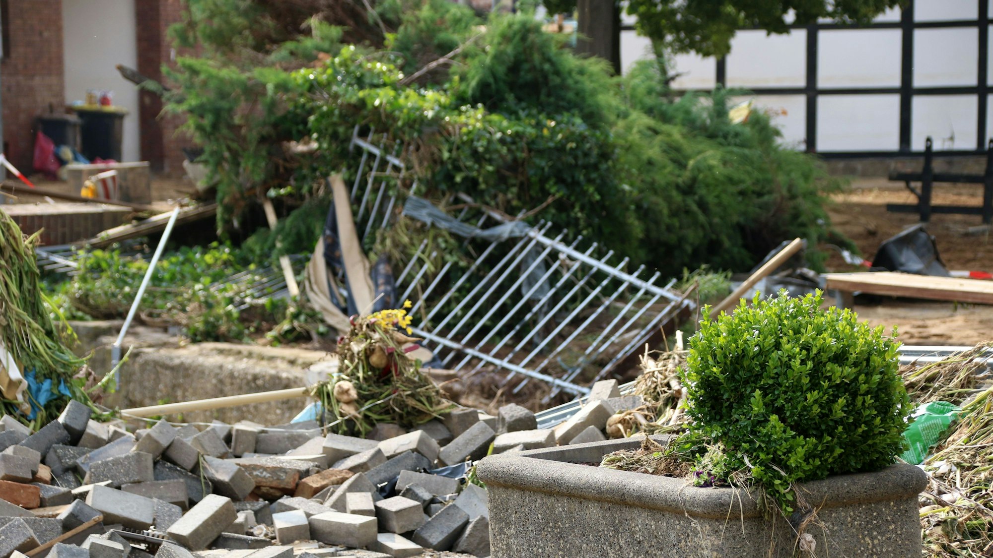 Das Bild zeigt Zerstörungen nach der Flut im Juli 2021 im Kreis Euskirchen.