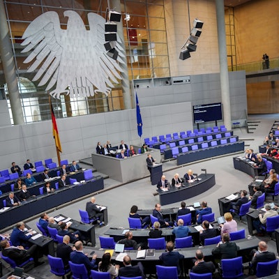 Robert Habeck (Bündnis 90/Die Grünen) gibt im Plenum des Bundestags im Reichstagsgebäude eine Regierungserklärung ab.
