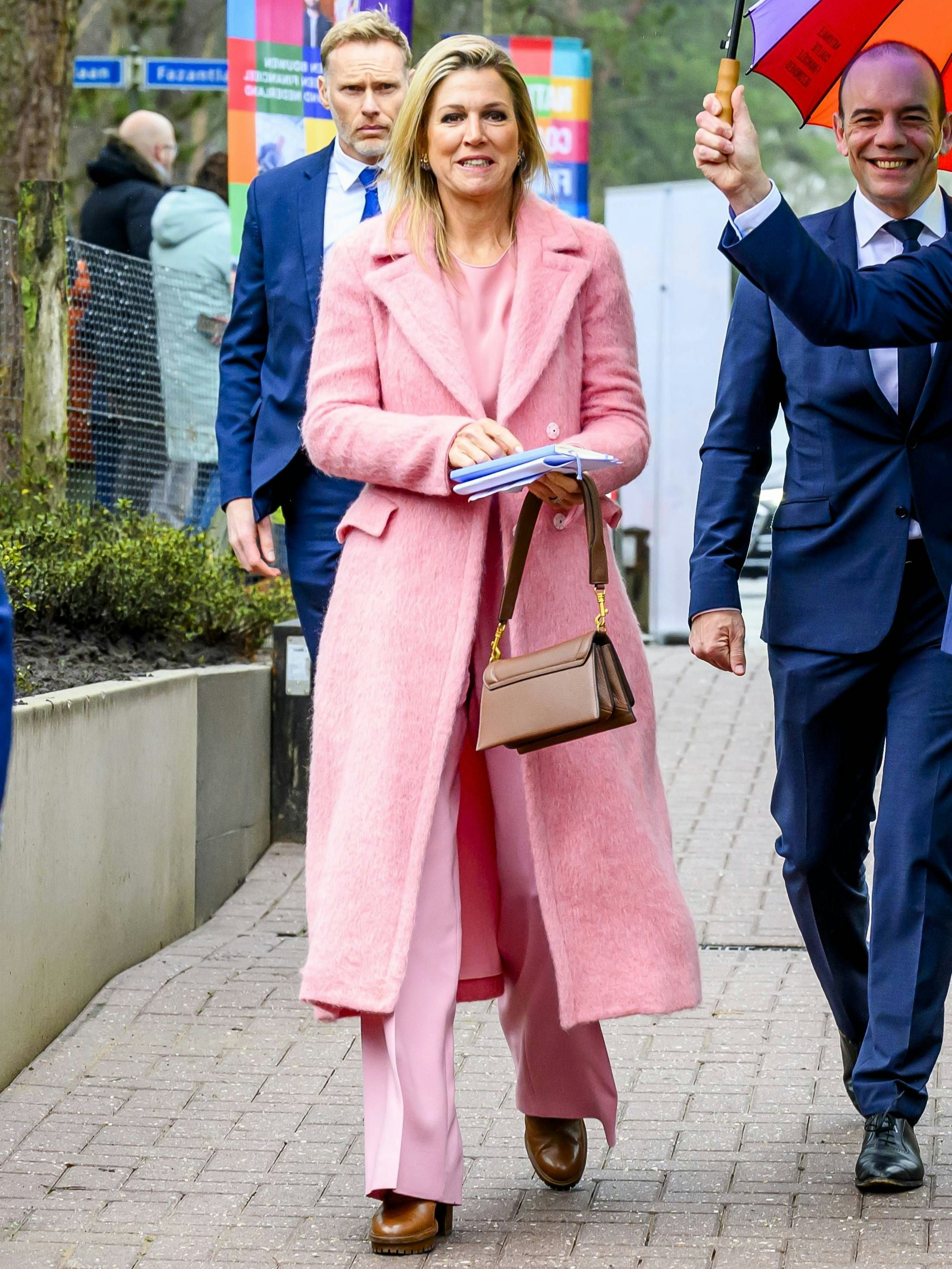 Königin Maxima bei ihrem Auftritt in Wekerom.