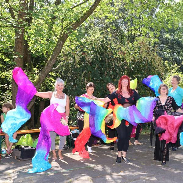 Kurparkfest in Nümbrecht, es tanzt die Bauchtanzgruppe unter Leitung von Uta Riethig.