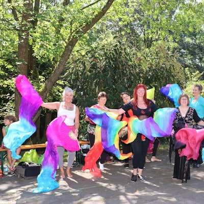 Kurparkfest in Nümbrecht, es tanzt die Bauchtanzgruppe unter Leitung von Uta Riethig.