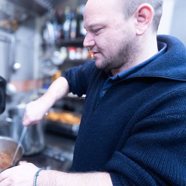 Maximilian Häck kocht in der „Alten Wettannahme“, der ehemaligen Weinkneipe seines Vaters.