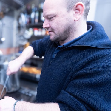 Maximilian Häck kocht in der „Alten Wettannahme“, der ehemaligen Weinkneipe seines Vaters.