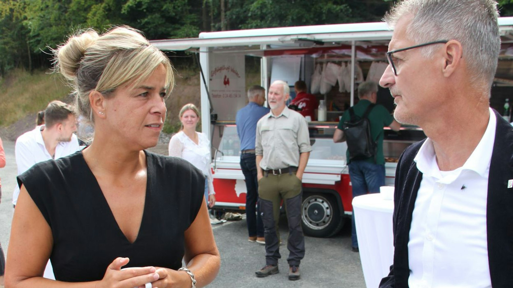 Mona Neubaur im Gespräch mit Jan Lembach.