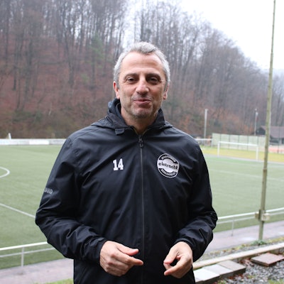 Iraklis Metaxas, Trainer SV Eintracht Hohkeppel, im Porträt.