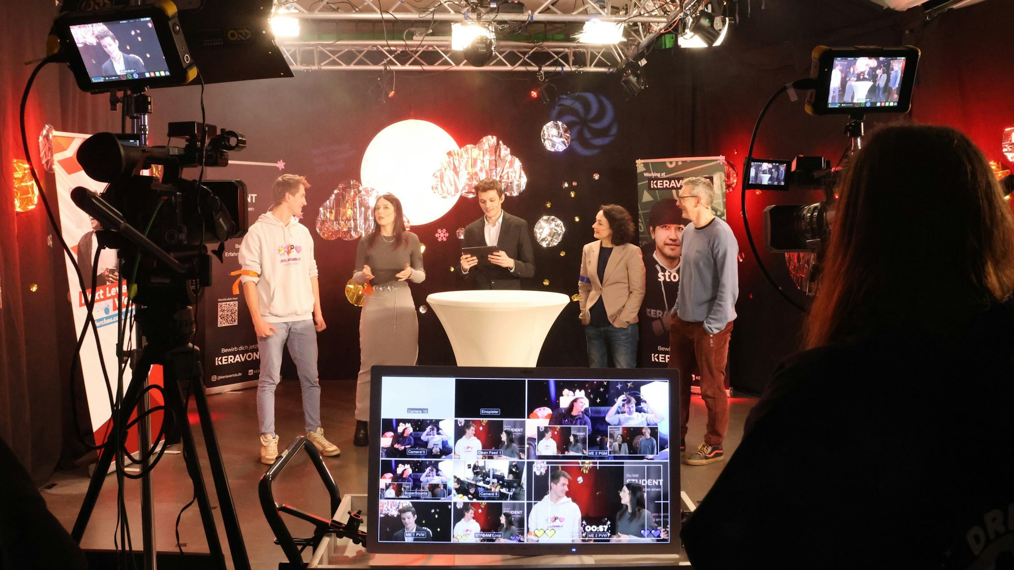 Gummersbach ist auf Sendung, die Live-Show der Studierenden läuft.