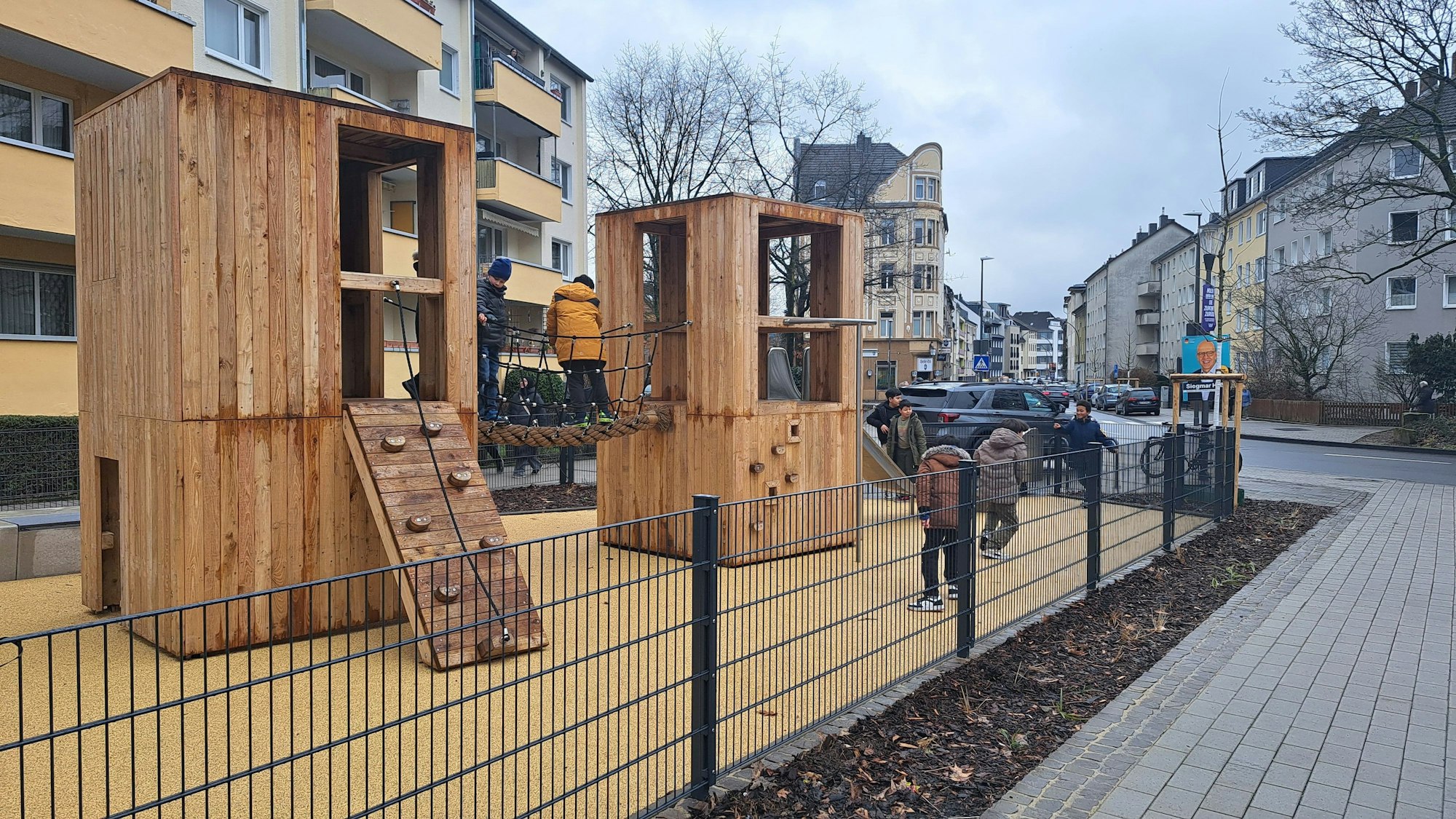 Der Platz an der Herler Straße in Buchheim wurde im Rahmen des Programms „Starke Veedel – Starkes Köln“ umgebaut.