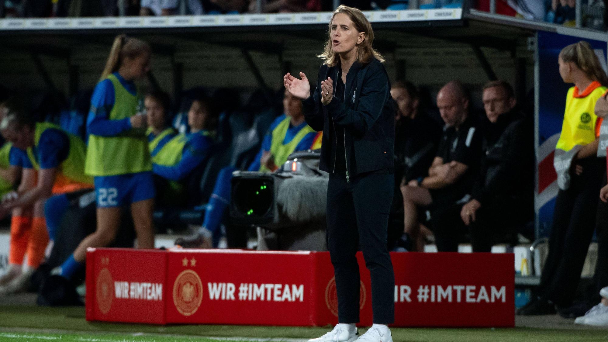 Britta Carlson Deutschland, Interims - Trainerin, GER, Deutschland vs Island, UEFA Frauen Fussball Nations League, Liga A, 2. Spieltag, 26.09.2023 GER, Deutschland vs Island, UEFA Frauen Fussball Nations League, Liga A, 2. Spieltag, 26.09.2023 Bochum *** Britta Carlson Germany, Interim Coach , GER, Germany vs Iceland, UEFA Womens Nations League, League A, Matchday 2, 26 09 2023 GER, Germany vs Iceland, UEFA Womens Nations League, League A, Matchday 2, 26 09 2023 Bochum, Germany Copyright: xEibner-Pressefoto/Memmlerx EP_MMR