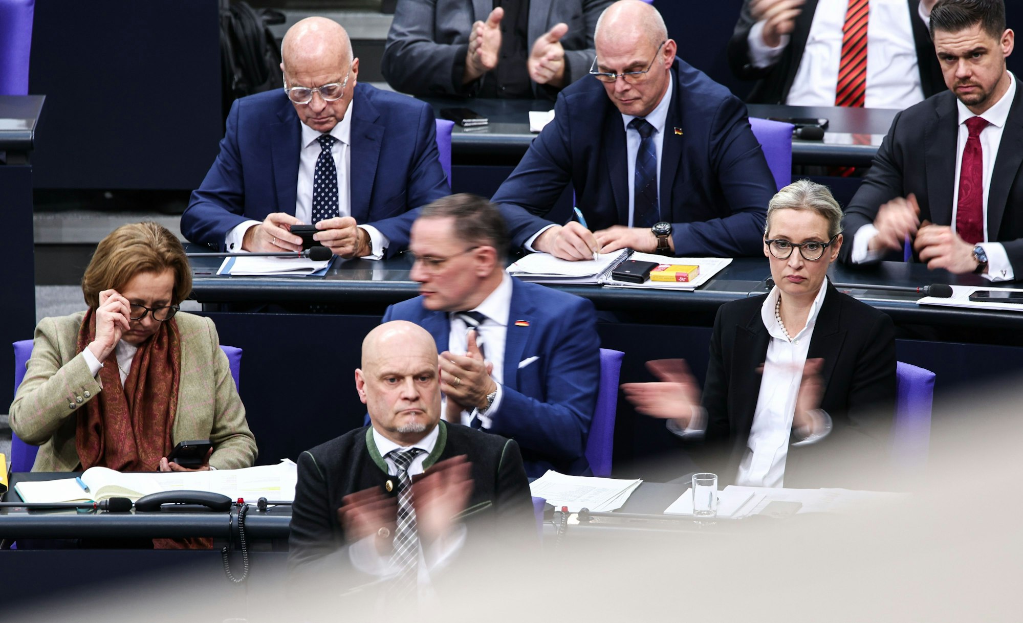 31.01.2025, Berlin: Beatrix von Storch (AfD, l-r), Tino Chrupalla, Fraktionsvorsitzender der AfD, Alice Weidel, Fraktionsvorsitzende der AfD, nehmen an einer Sitzung im Plenarsaal des Bundestages teil. Es findet eine Abstimmung über das «Zustrombegrenzungsgesetz» der Union statt.
