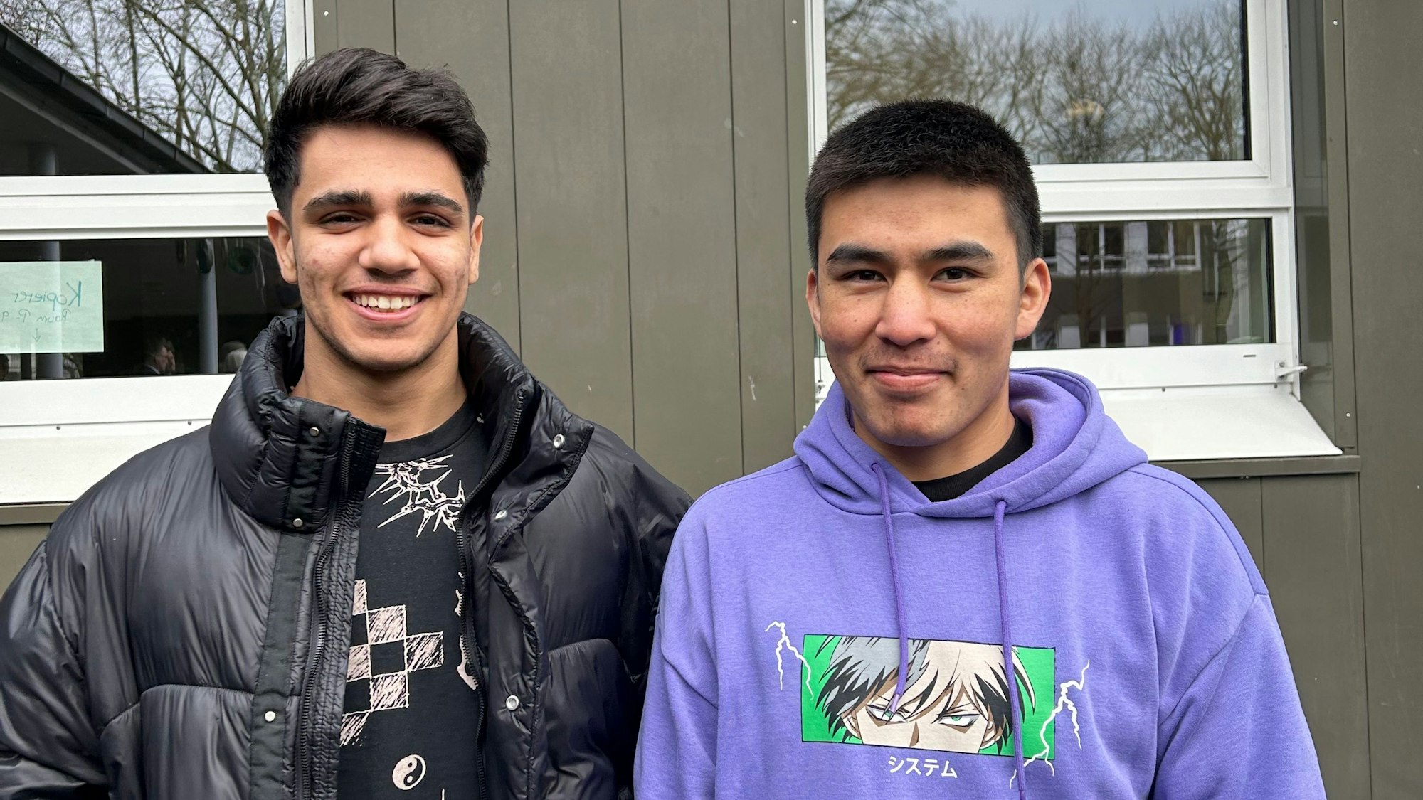 Alireza aus dem Iran (l.) und Rahmat aus Afghanistan haben durch das Karnevalsprojekt zum ersten Mal Kontakt zum Fastelovend.