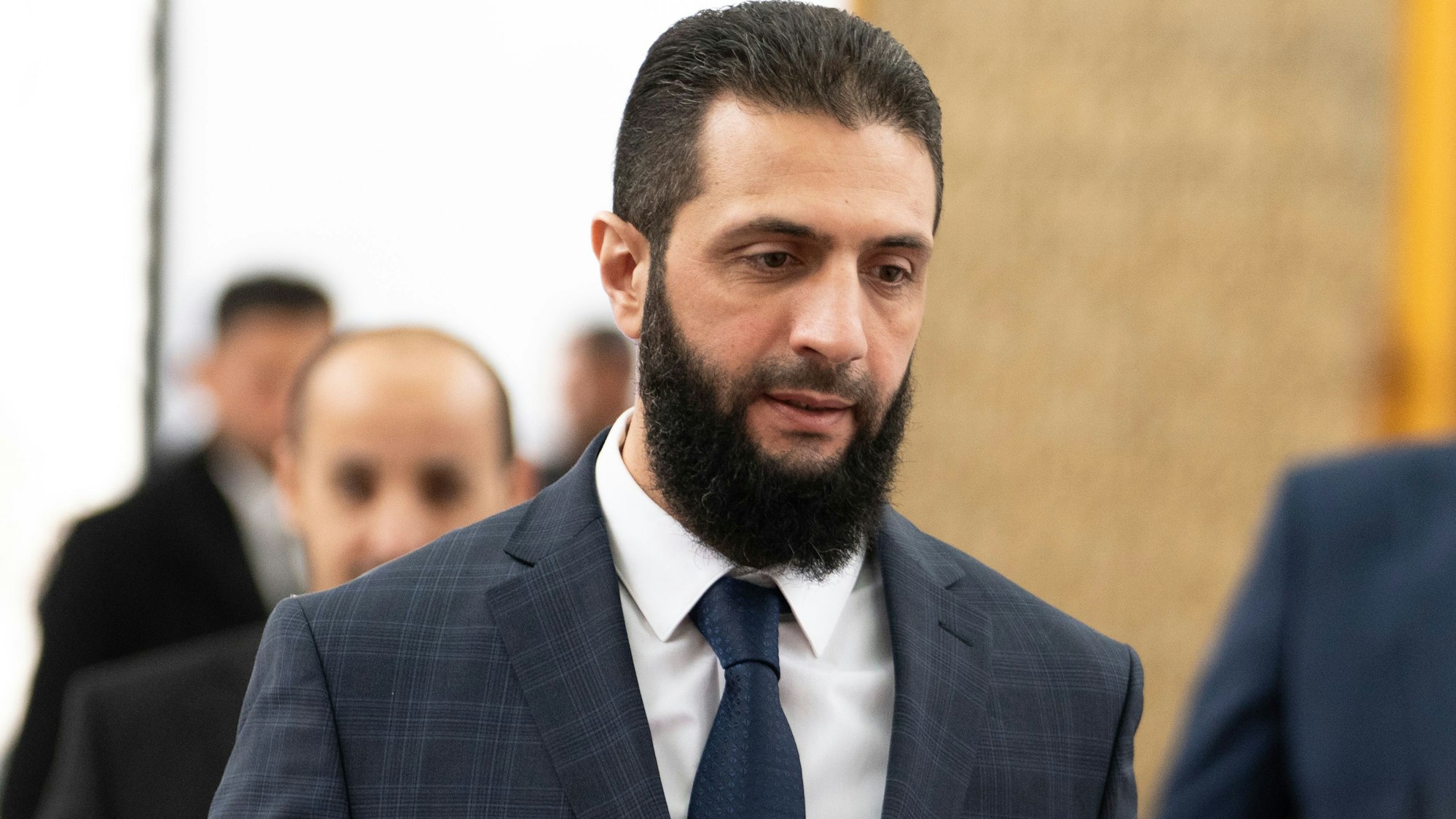 Ahmed al-Scharaa, auch bekannt als Abu Mohammed al-Dschulani, Haiat Tahrir al-Scham (HTS)-Anführer, ist der Übergangspräsident Syriens.