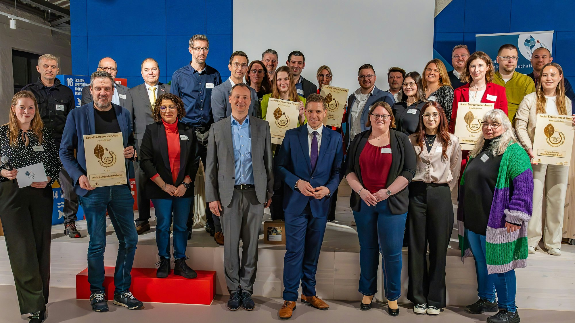 Das Gruppenfoto auf der Bühne.