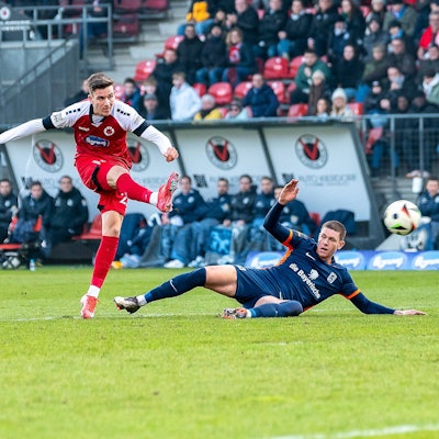 Said El Mala (M.) trifft zum 1:0 für Viktoria Köln.