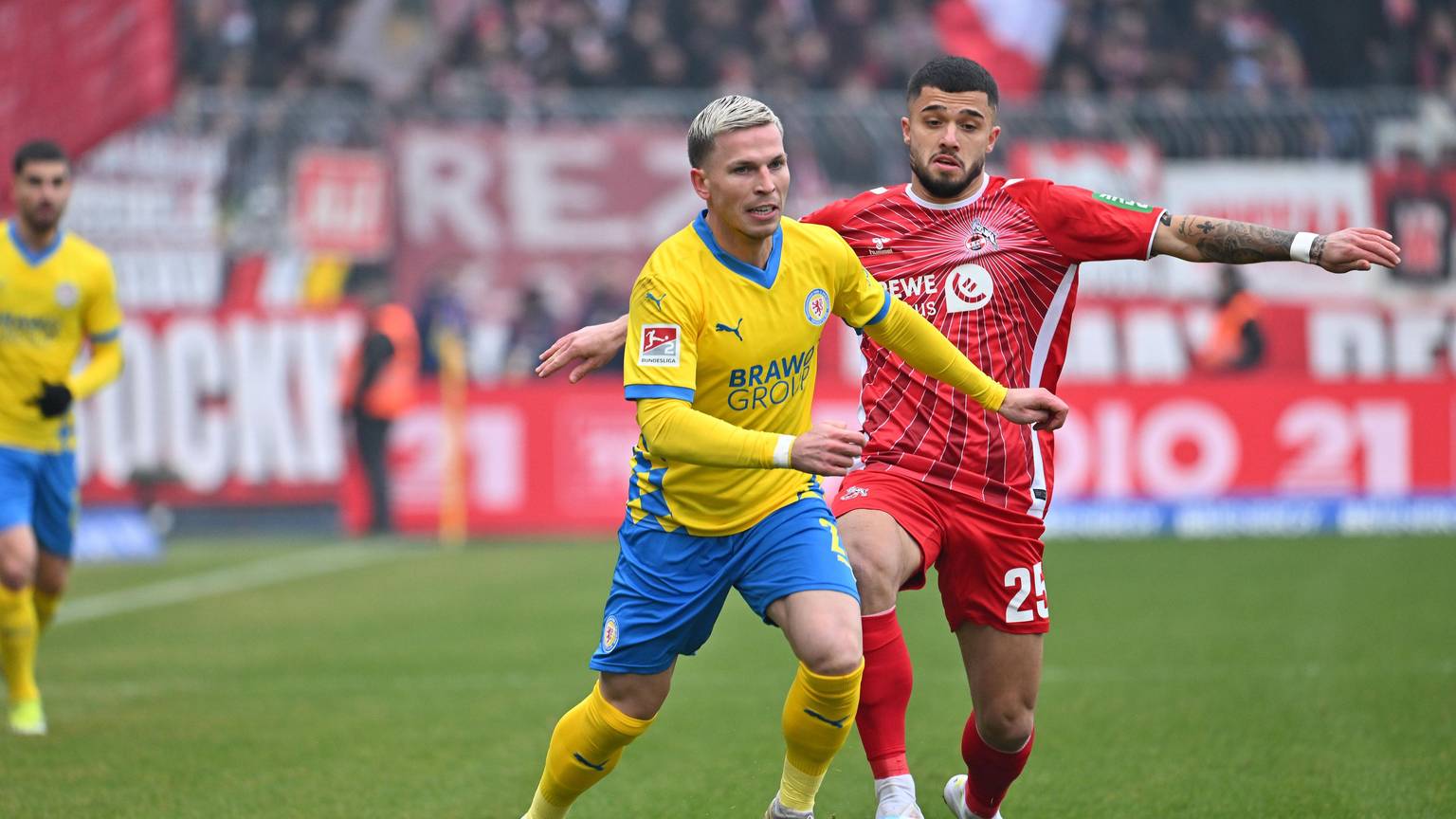 Noch nicht die gewünschte Verstärkung. Jusuf Gazibegovic (r.) enttäuschte auch in Braunschweig.